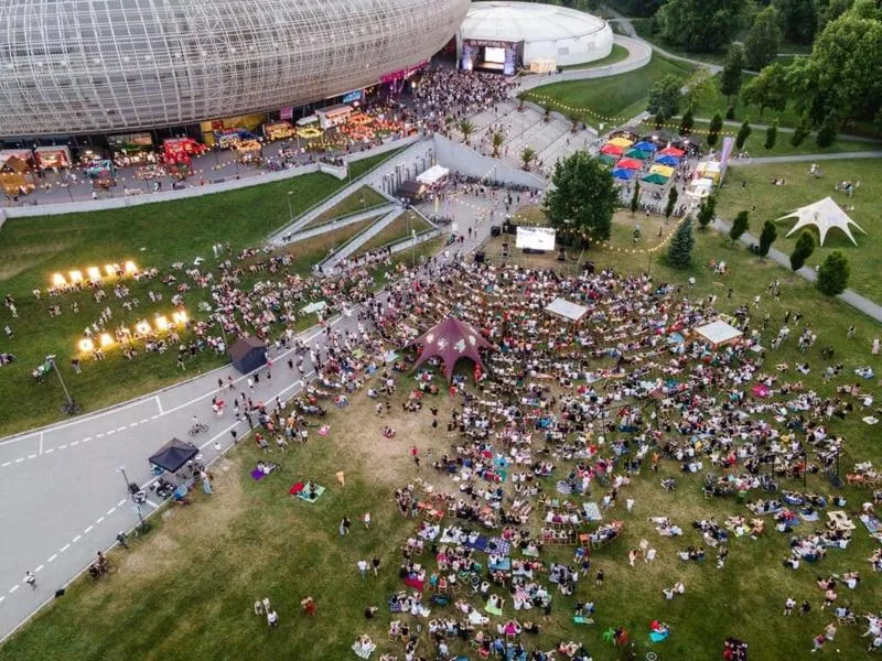 Gdzie znaleźć najlepszą strefę kibica w Krakowie na ten sezon?