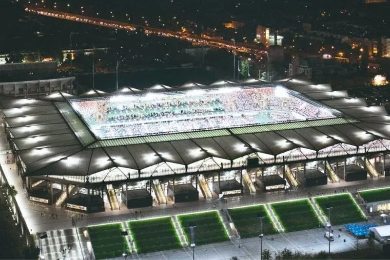 Jak brzmi nazwa stadionu Legii Warszawa? Odkryj jego historię!