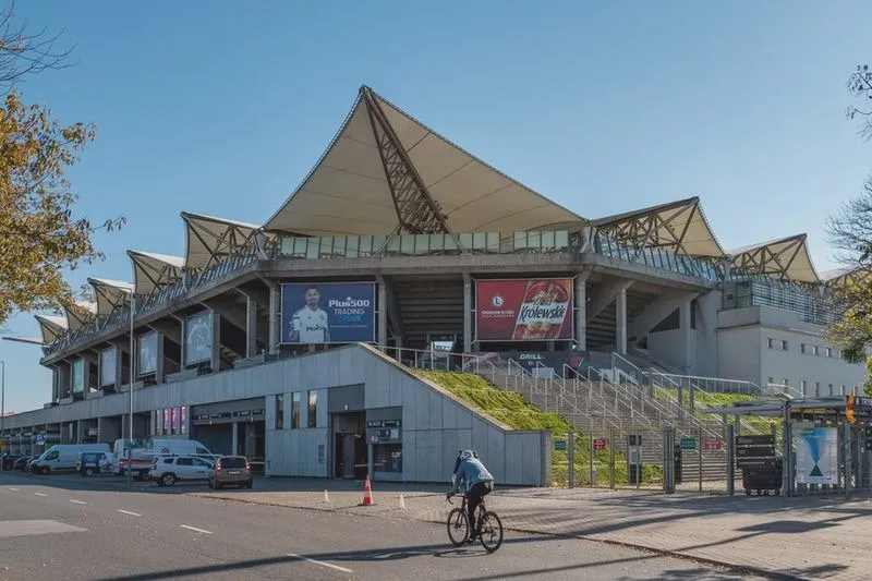 Jak szybko i wygodnie dojechać na stadion Legii?