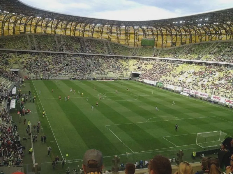Jakie atrakcje oferuje stadion w Gdańsku dla zwiedzających?