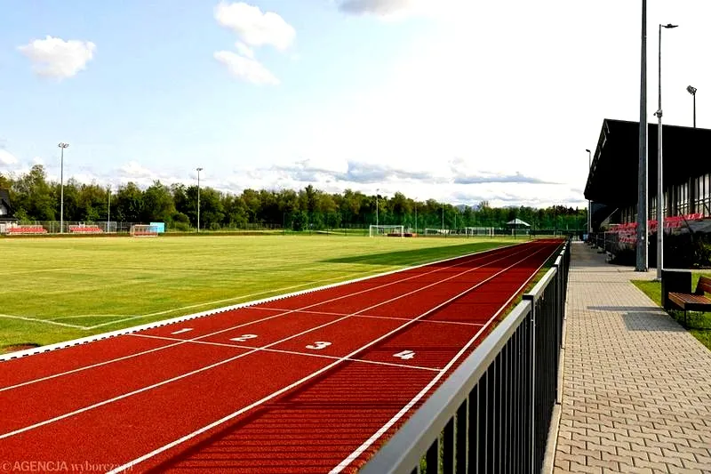 Jakie wymiary ma bieżnia stadionu lekkoatletycznego? Przewodnik po długości torów