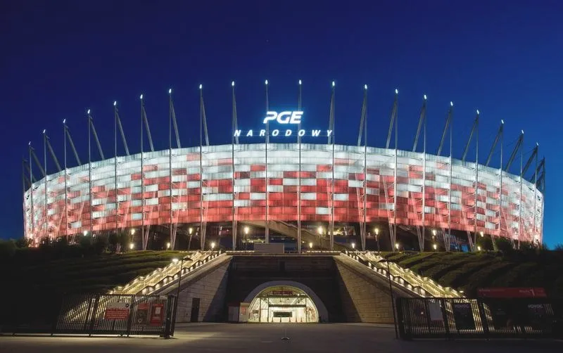 Na jakiej ulicy znajduje się Stadion Narodowy w Warszawie?