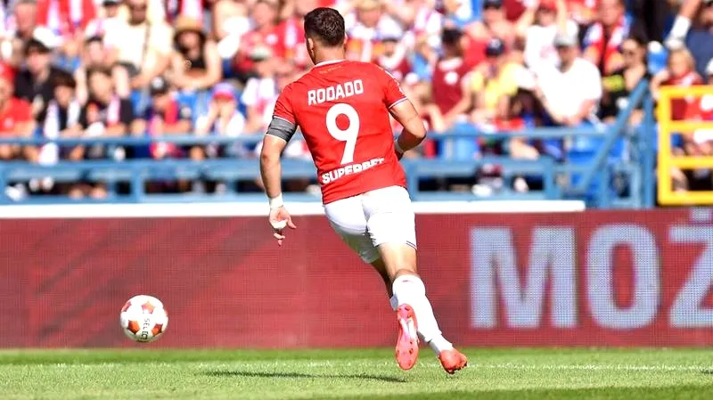 Ofensywa i defensywa w piłce nożnej – kluczowe elementy strategii gry