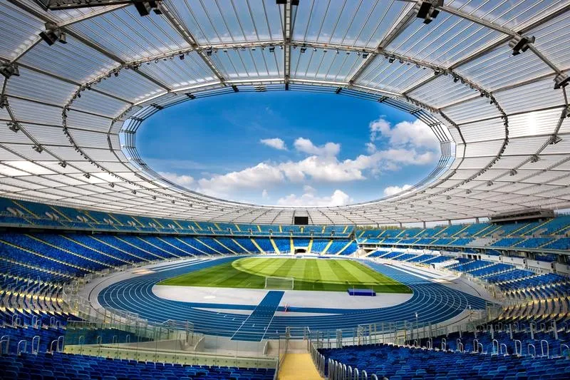 Przewodnik po dojeździe na Stadion Śląski w Chorzowie – odkryj najlepsze opcje transportu