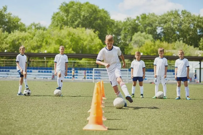 Samodzielny trening piłki nożnej – jak to zrobić efektywnie?