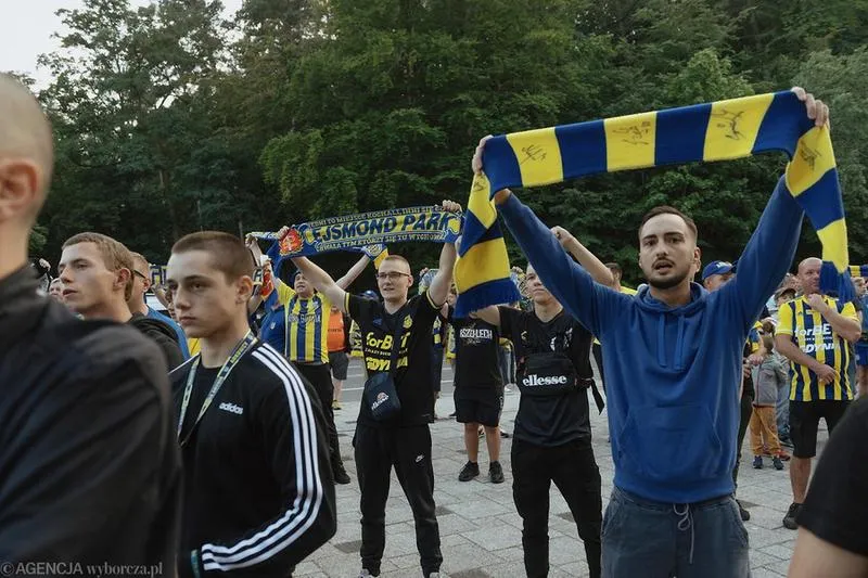 Konflikty na trybunach
