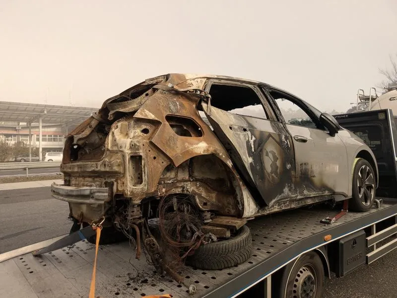 Półautomatyczny spalony w piłce nożnej