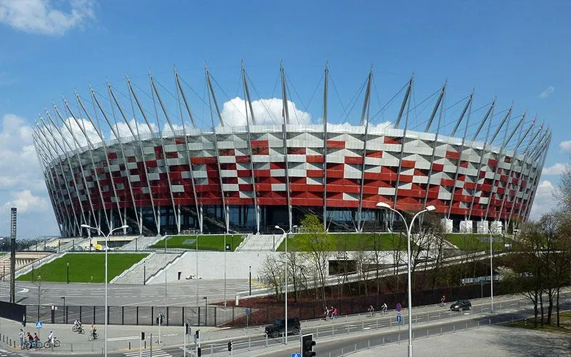 Porównanie pojemności stadionów w Polsce