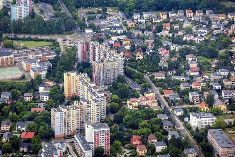 Postęp i opóźnienia budowy stadionu w Sosnowcu