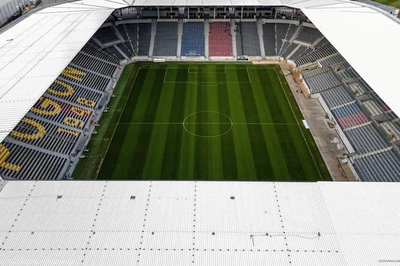 Problemy budowlane stadionu