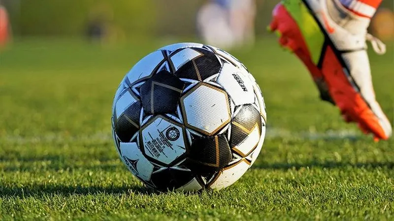 VAR i decyzje o ręce