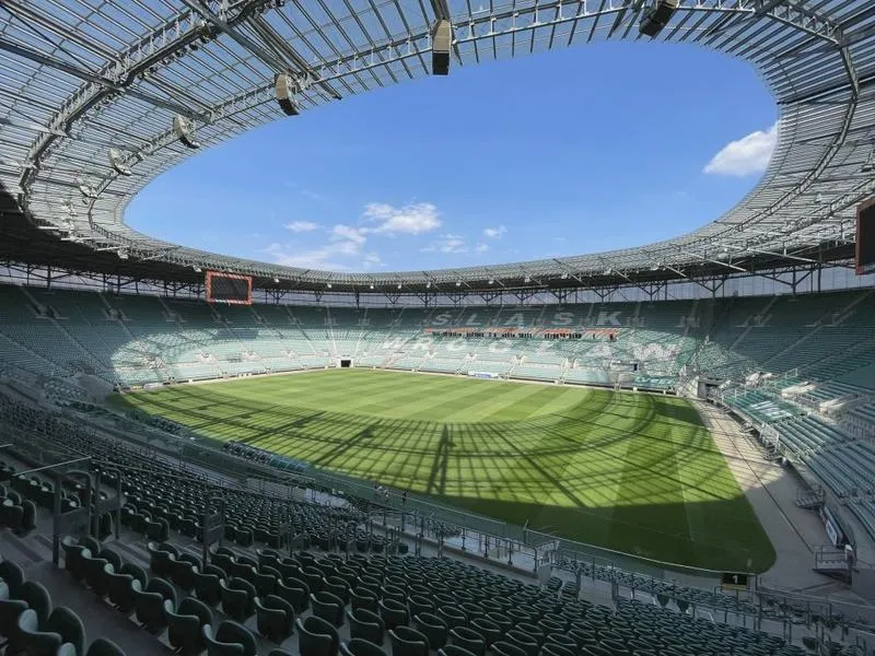 Wymagania dachu stadionu